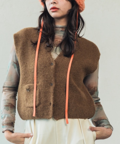 ORIENT MILLINERY（オリエント ミリナリー）の「BABY ALPACA BLEND KNIT VEST | ベビーアルパカ混ニットベスト（ベスト・レディース・アイボリー/キャメル/チャコールグレー・FREE）」の4枚目の写真