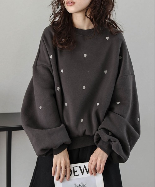 SUGAR BISKET（シュガービスケット）の「裏起毛ハート刺繍スウェット（ベスト・レディース・ブラック/チャコール/ホワイト/グレー・フリー）」の4枚目の写真