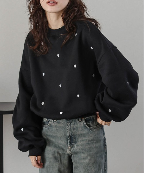 SUGAR BISKET（シュガービスケット）の「裏起毛ハート刺繍スウェット（ベスト・レディース・ブラック/チャコール/ホワイト/グレー・フリー）」の2枚目の写真