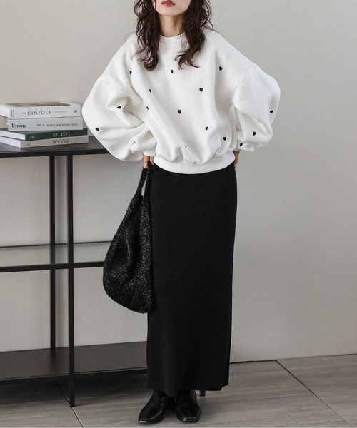 SUGAR BISKET（シュガービスケット）の「裏起毛ハート刺繍スウェット（ベスト・レディース・ブラック/チャコール/ホワイト/グレー・フリー）」の5枚目の写真