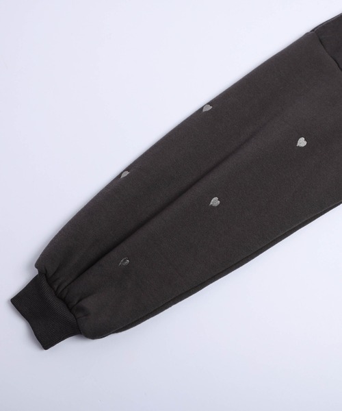 SUGAR BISKET（シュガービスケット）の「裏起毛ハート刺繍スウェット（ベスト・レディース・ブラック/チャコール/ホワイト/グレー・フリー）」の17枚目の写真