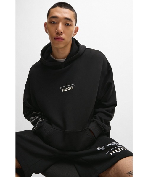 HUGO（ヒューゴ）の「レーシングプリント コットンブレンド フーディ（パーカー・メンズ・ブラック・S/M/L/XL/XS）」の2枚目の写真