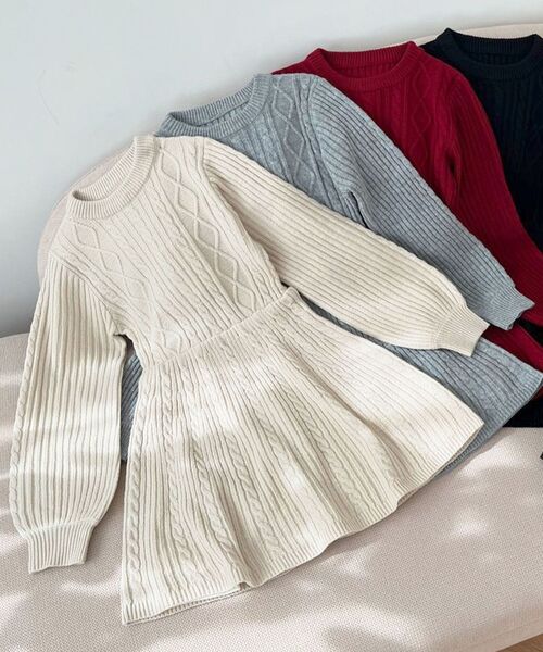 MAJESTIC LEGON（マジェスティックレゴン）の「ケーブル編みフレアニットワンピース（ワンピース・レディース・ブラック/アイボリー/ボルドー/グレー・MEDIUM）」の2枚目の写真