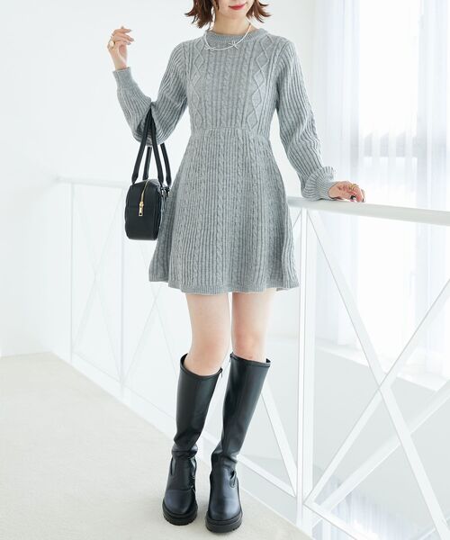 MAJESTIC LEGON（マジェスティックレゴン）の「ケーブル編みフレアニットワンピース（ワンピース・レディース・ブラック/アイボリー/ボルドー/グレー・MEDIUM）」の10枚目の写真