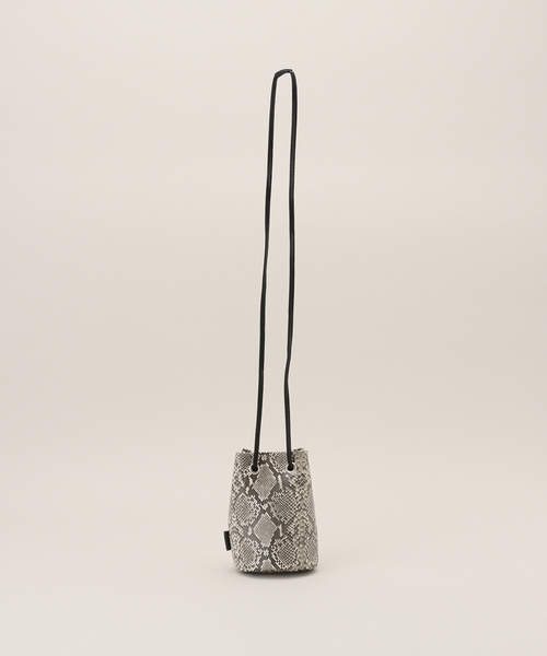 LE TALON(ルタロン)の「blancle/ブランクレ TUBE MINI BAG(ハンドバッグ・レディース・ベージュ・FREE)」の9枚目の写真