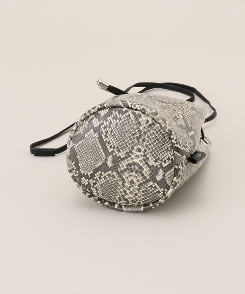 LE TALON(ルタロン)の「blancle/ブランクレ TUBE MINI BAG(ハンドバッグ・レディース・ベージュ・FREE)」の7枚目の写真