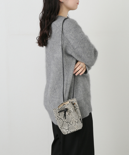 LE TALON(ルタロン)の「blancle/ブランクレ TUBE MINI BAG(ハンドバッグ・レディース・ベージュ・FREE)」の2枚目の写真