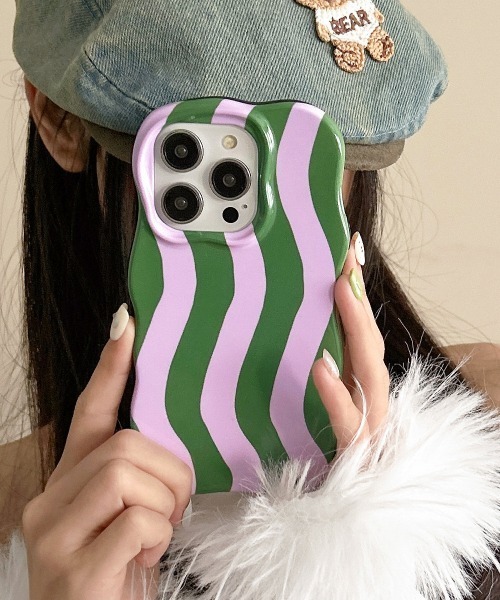 Fun & Daily（ファンアンドデイリー）の「Wave Color Stripe iPhone