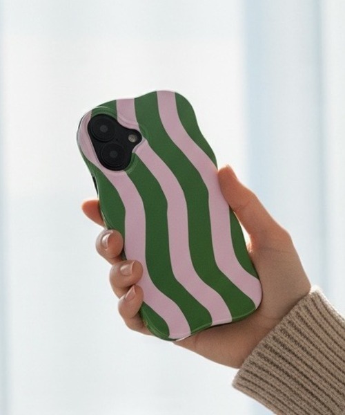 Fun & Daily（ファンアンドデイリー）の「Wave Color Stripe iPhone Case 14 / 15 / 16 / 17 Pro ProMax Air/ アイフォンケース（スマホケース/カバー・レディース・ワインレッド/ブルー/グリーン・iPhone 15 Pro/iPhone 15 Pro Max/iPhone 16/iPhone 16 Pro/iPhone 16 Pro Max/iPhone 15/iPhone 14/iPhone 14 Pro/iPhone 14 Pro Max/iPhone 17/iPhone 17 Pro/iPhone 17 Pro Max/iPhone Air）」の12枚目の写真