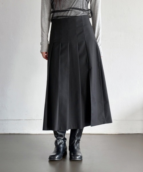UNE MANSION（ユヌマンション）の「【UNE ORIGINAL】バックウエストゴムスリットプリーツロングスカート（スカート・レディース・ベージュ/グレー/ブラック・SMALL/MEDIUM）」の7枚目の写真