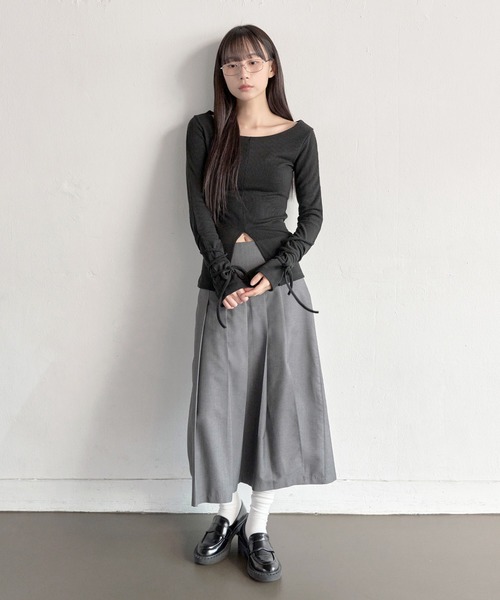 UNE MANSION（ユヌマンション）の「【UNE ORIGINAL】バックウエストゴムスリットプリーツロングスカート（スカート・レディース・ベージュ/グレー/ブラック・SMALL/MEDIUM）」の19枚目の写真