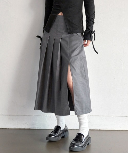 UNE MANSION（ユヌマンション）の「【UNE ORIGINAL】バックウエストゴムスリットプリーツロングスカート（スカート・レディース・ベージュ/グレー/ブラック・SMALL/MEDIUM）」の14枚目の写真