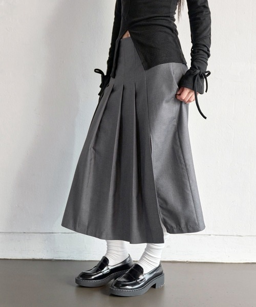 UNE MANSION（ユヌマンション）の「【UNE ORIGINAL】バックウエストゴムスリットプリーツロングスカート（スカート・レディース・ベージュ/グレー/ブラック・SMALL/MEDIUM）」の22枚目の写真