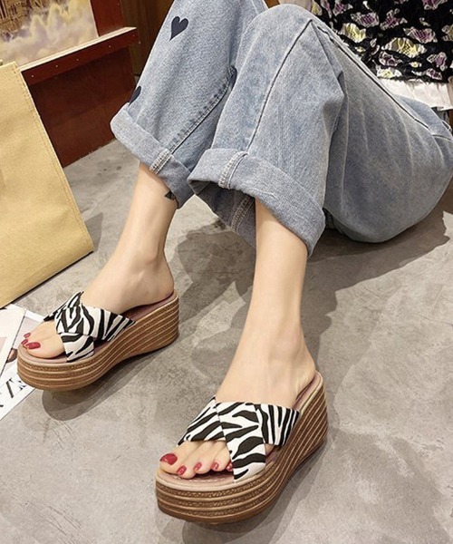Miniministore(ミニミニストア)の「厚底サンダル ウエッジソール 韓国風(サンダル・レディース・ブラック/その他/ゼブラ/グリーン/レオパード/ベージュ/オレンジ・22.5cm/23.0cm/24.0cm/24.5cm/23.5cm)」の7枚目の写真