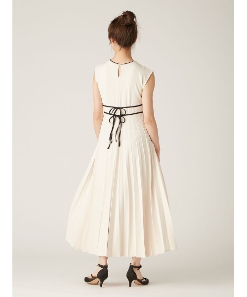 LILY BROWN(リリーブラウン)の「クロスデザインワンピース(ワンピース・レディース・アイボリー/ブルー/ダークネイビー・FREE)」の5枚目の写真