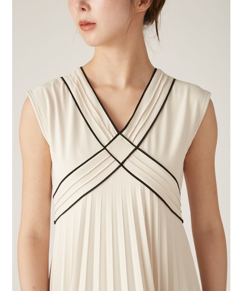 LILY BROWN(リリーブラウン)の「クロスデザインワンピース(ワンピース・レディース・アイボリー/ブルー/ダークネイビー・FREE)」の7枚目の写真