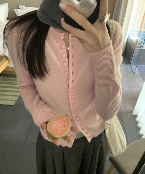 MEMECLE（メメクル）の「【 MEMECLE / メメクル 】フロントボタンニットカーディガン（カーディガン/ボレロ・レディース・ピンク/グレー・FREE）」の2枚目の写真