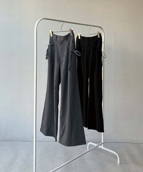 AS KNOW AS plus（アズノゥアズプラス）の「●サイドリボンワイドパンツ（スラックス・レディース・ブラック/チャコールグレー・FREE）」の22枚目の写真