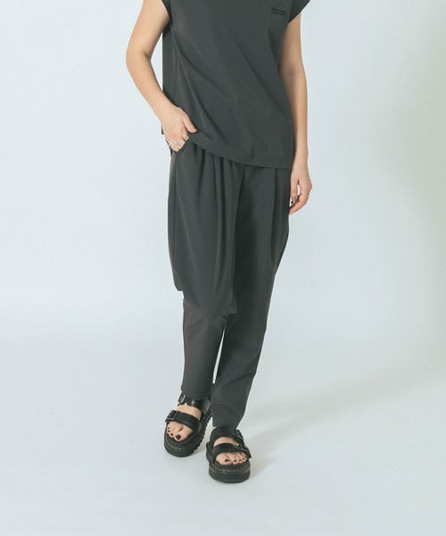 THOUSAND MILE（サウザンドマイル）の「【WEB限定】(THOUSAND MILExGENE HEAVENS)FRENCH SLEEVE TOP & TAPERED PANTS SET UP（ワンピース・レディース・ブラック/グレー・ONE SIZE）」の21枚目の写真