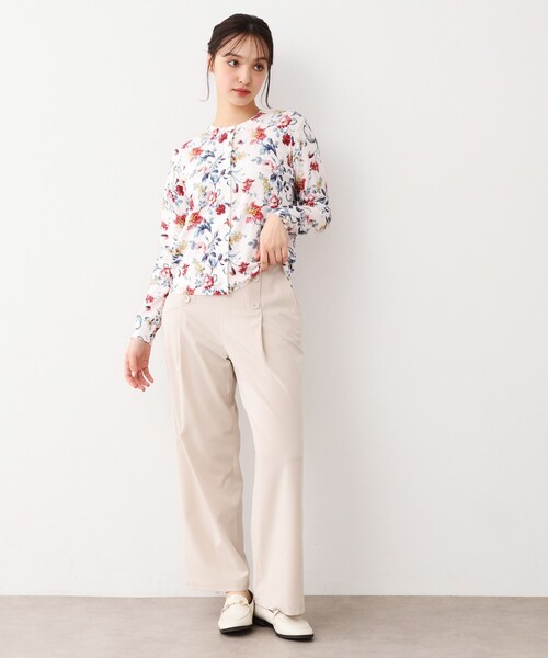 LAURA ASHLEY(ローラアシュレイ)の「【全面プリント/同柄アイテムあり】ローザリンド柄 ニットカーディガン(カーディガン/ボレロ・レディース・ホワイト系3・38/40)」の3枚目の写真