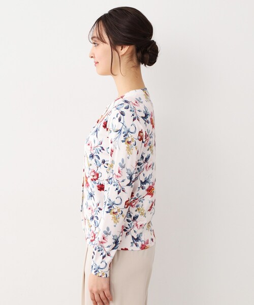 LAURA ASHLEY(ローラアシュレイ)の「【全面プリント/同柄アイテムあり】ローザリンド柄 ニットカーディガン(カーディガン/ボレロ・レディース・ホワイト系3・38/40)」の7枚目の写真
