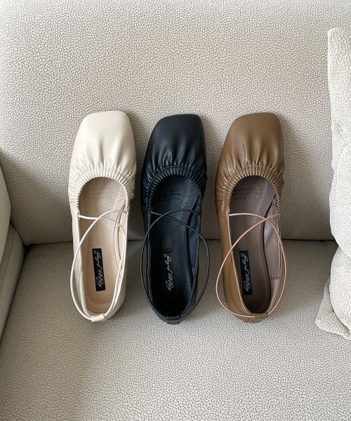 on:nue（オンニュ）の「【on:nue】[3色展開/5サイズ展開] Xストラップフラットシューズ（バレエシューズ・レディース・ブラック/ブラウン/アイボリー・24.5cm/24.0cm/23.5cm/23.0cm/25.0cm）」の5枚目の写真