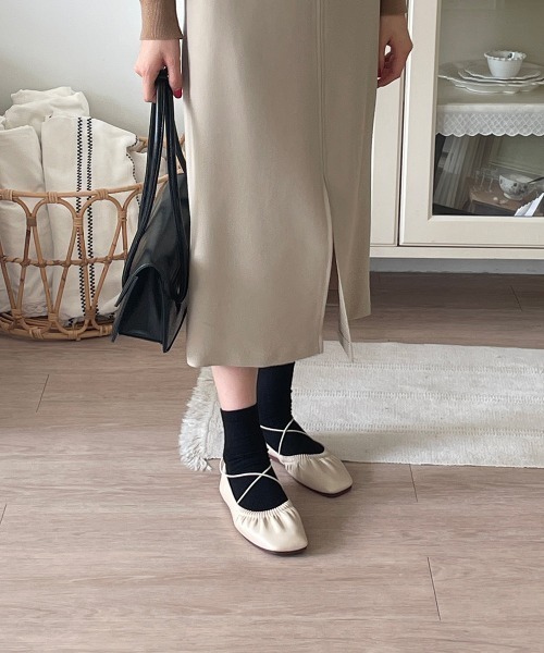 on:nue（オンニュ）の「【on:nue】[3色展開/5サイズ展開] Xストラップフラットシューズ（バレエシューズ・レディース・ブラック/ブラウン/アイボリー・24.5cm/24.0cm/23.5cm/23.0cm/25.0cm）」の11枚目の写真