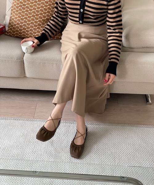 on:nue（オンニュ）の「【on:nue】[3色展開/5サイズ展開] Xストラップフラットシューズ（バレエシューズ・レディース・ブラック/ブラウン/アイボリー・24.5cm/24.0cm/23.5cm/23.0cm/25.0cm）」の18枚目の写真