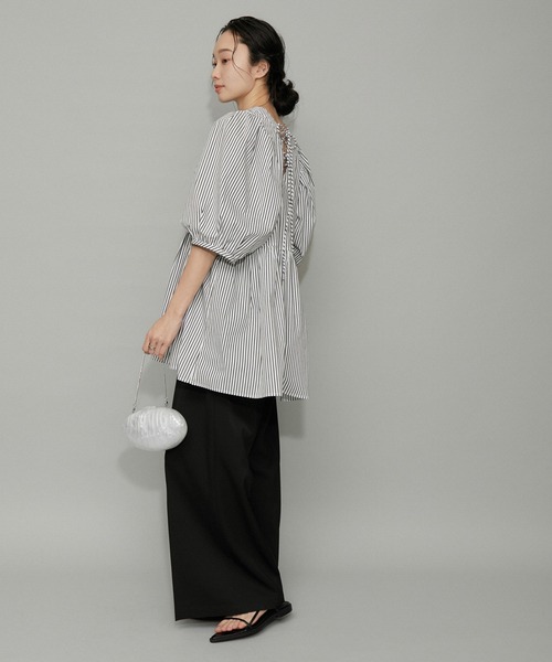 ADAM ET ROPE'（アダムエロペ）の「【WEB限定】・【新色追加】２WAYバルーンスリーブチュニック（シャツ/ブラウス・レディース・ホワイト/ホワイト系その他/ブラック/ブラック系その他2/ブルー系その他4・FREE）」の16枚目の写真