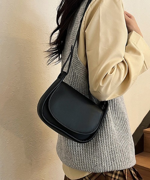 Per sist ence(パーシエンス)の「フェイクレザーラウンドミニショルダーバッグ(ショルダーバッグ・レディース・イエロー/ホワイト/グリーン/ピンク/ブラック・FREE)」の3枚目の写真