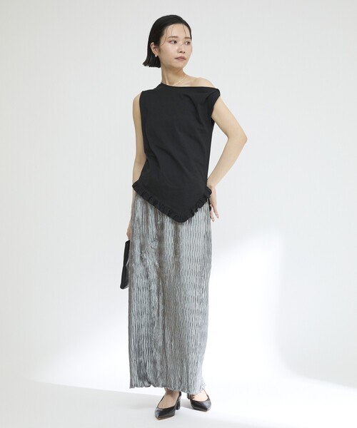 Firsthand（ファーストハンド）の「オーガニックコットン オフショルフリルムトップス / 裾フリル アシンメトリー ノースリーブTシャツ（Tシャツ/カットソー・レディース・ブルー/ホワイト/ブラック/ブラウン・FREE）」の2枚目の写真