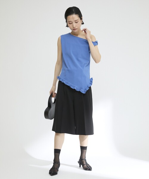 Firsthand（ファーストハンド）の「オーガニックコットン オフショルフリルムトップス / 裾フリル アシンメトリー ノースリーブTシャツ（Tシャツ/カットソー・レディース・ブルー/ホワイト/ブラック/ブラウン・FREE）」の22枚目の写真