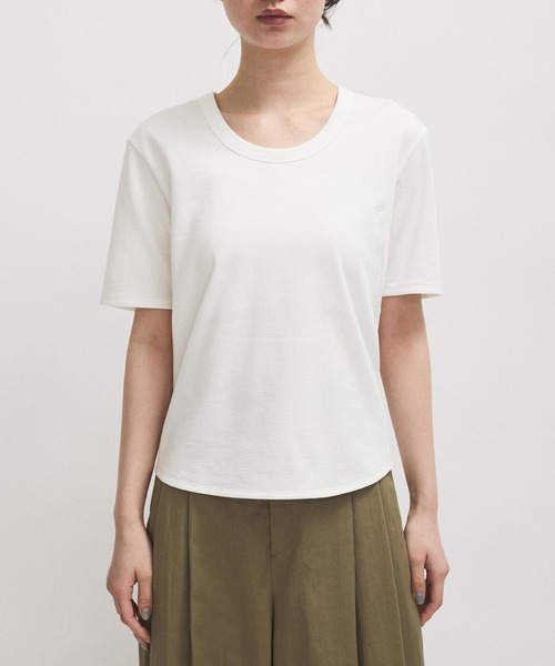 ADAM ET ROPE'(アダムエロペ)の「【EMOELLE】UネックTEE(Tシャツ/カットソー・レディース・ベージュ/ホワイト・FREE)」の16枚目の写真
