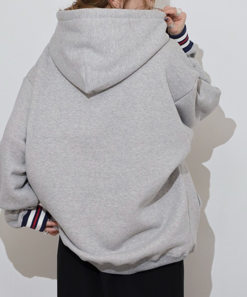 FILA HERITAGE（フィラヘリテージ）の「FILA HERITAGE SWEAT HOODIE ワンポイント刺繍 フーディー（パーカー・メンズ・グレー/ネイビー・XL/L/M）」の3枚目の写真