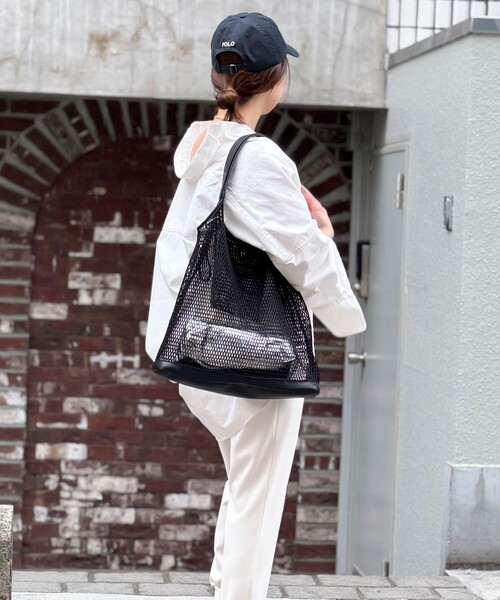 NOLLEY’S（ノーリーズ）の「メッシュトート（ポーチ・チャーム付）（ショルダーバッグ・レディース・ミント/ブラック・FREE）」の2枚目の写真