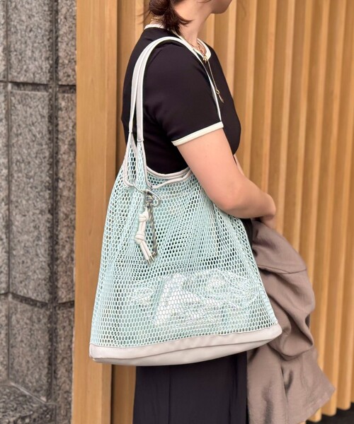 NOLLEY’S（ノーリーズ）の「メッシュトート（ポーチ・チャーム付）（ショルダーバッグ・レディース・ミント/ブラック・FREE）」の11枚目の写真