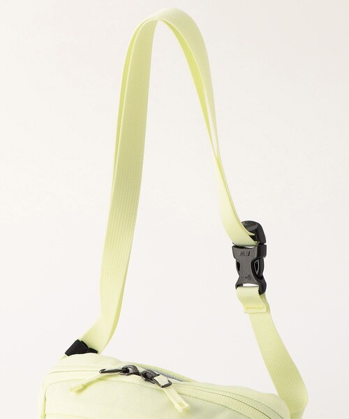 ARC'TERYX(アークテリクス)の「ARC'TERYX/アークテリクス 【EXCLUSIVE】Mantis 1 Waist Pack(ボディバッグ/ウエストポーチ・メンズ・レモンイエロー/ピンク・ONE SIZE)」の8枚目の写真