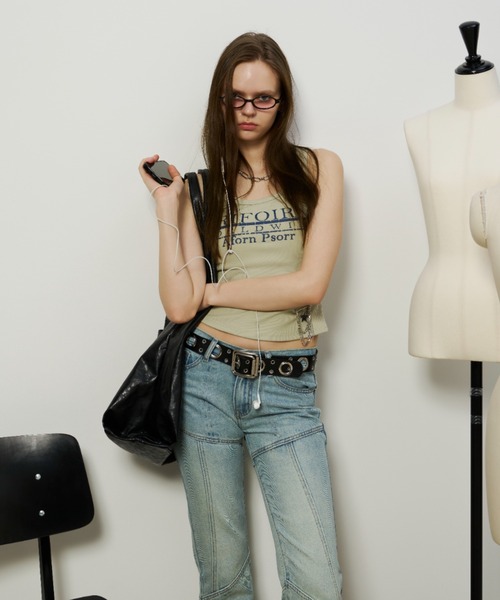 SHAGGIE(シャギー)の「切り替えフレアデニムパンツ(デニムパンツ・レディース・ブラック/ブルー・SMALL/MEDIUM)」の4枚目の写真