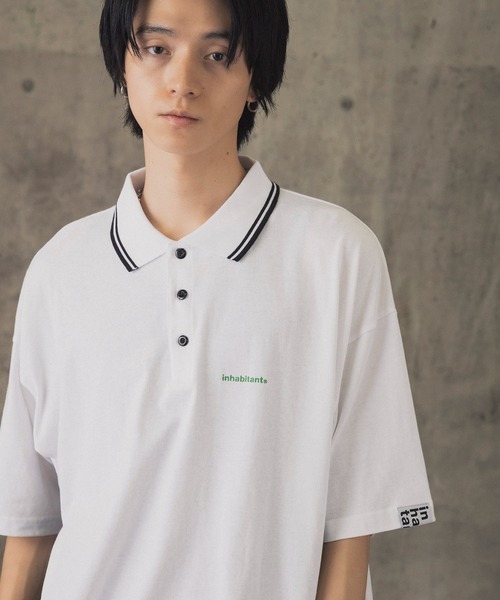INHABITANT(インハビタント)の「【INHABITANT】ビッグシルエット ワンポイントプリント 半袖切替ポロシャツ カットソー ユニセックス(ポロシャツ・メンズ・チャコール/ホワイト/ブラック・M/L)」の1枚目の写真