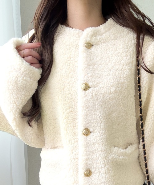 mily bilet(ミウィビレット)の「【mily bilet】リッチ感漂うゴールド釦×ふんわりボアで、羽織るだけで華やかに。エンブレムボタン使いボアジャケット(ブルゾン・レディース・ブラック/アイボリー/ブラウン・LARGE/MEDIUM/SMALL/X-LARGE)」の20枚目の写真