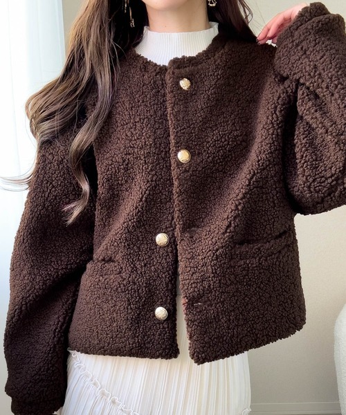 mily bilet(ミウィビレット)の「【mily bilet】リッチ感漂うゴールド釦×ふんわりボアで、羽織るだけで華やかに。エンブレムボタン使いボアジャケット(ブルゾン・レディース・ブラック/アイボリー/ブラウン・LARGE/MEDIUM/SMALL/X-LARGE)」の17枚目の写真