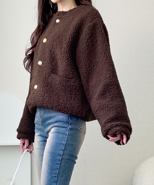 mily bilet(ミウィビレット)の「【mily bilet】リッチ感漂うゴールド釦×ふんわりボアで、羽織るだけで華やかに。エンブレムボタン使いボアジャケット(ブルゾン・レディース・ブラック/アイボリー/ブラウン・LARGE/MEDIUM/SMALL/X-LARGE)」の15枚目の写真