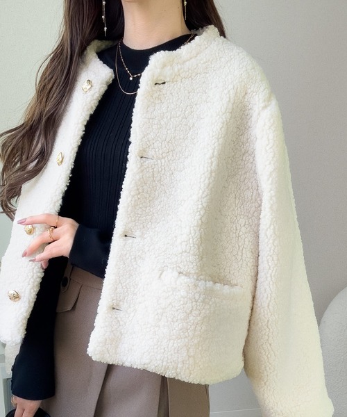 mily bilet(ミウィビレット)の「【mily bilet】リッチ感漂うゴールド釦×ふんわりボアで、羽織るだけで華やかに。エンブレムボタン使いボアジャケット(ブルゾン・レディース・ブラック/アイボリー/ブラウン・LARGE/MEDIUM/SMALL/X-LARGE)」の18枚目の写真