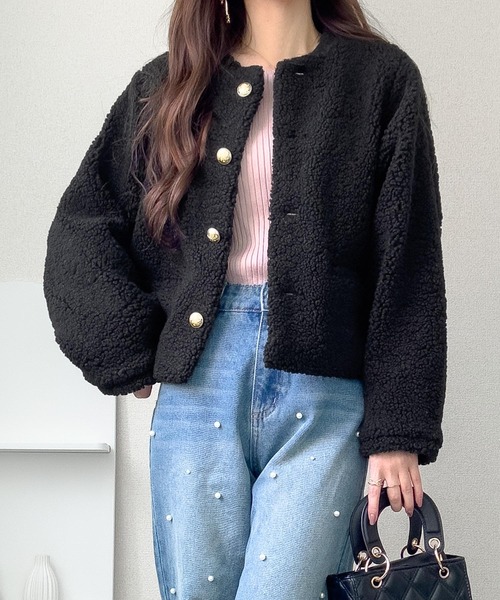 mily bilet(ミウィビレット)の「【mily bilet】リッチ感漂うゴールド釦×ふんわりボアで、羽織るだけで華やかに。エンブレムボタン使いボアジャケット(ブルゾン・レディース・ブラック/アイボリー/ブラウン・LARGE/MEDIUM/SMALL/X-LARGE)」の8枚目の写真