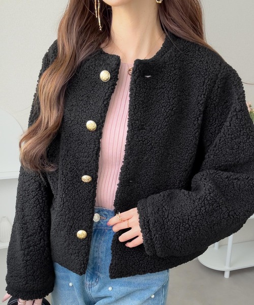 mily bilet(ミウィビレット)の「【mily bilet】リッチ感漂うゴールド釦×ふんわりボアで、羽織るだけで華やかに。エンブレムボタン使いボアジャケット(ブルゾン・レディース・ブラック/アイボリー/ブラウン・LARGE/MEDIUM/SMALL/X-LARGE)」の7枚目の写真