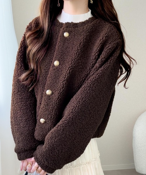 mily bilet(ミウィビレット)の「【mily bilet】リッチ感漂うゴールド釦×ふんわりボアで、羽織るだけで華やかに。エンブレムボタン使いボアジャケット(ブルゾン・レディース・ブラック/アイボリー/ブラウン・LARGE/MEDIUM/SMALL/X-LARGE)」の14枚目の写真