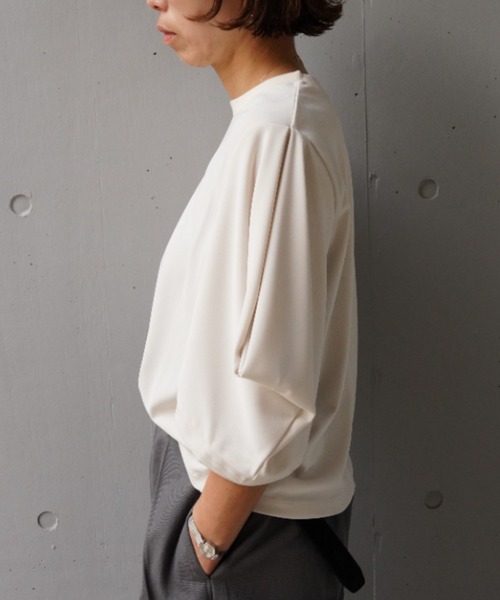 DROIT BELLO(ドロイトベロ)の「DROIT BELLO(ドロイトベロ) 袖タックドレープトップス(Tシャツ/カットソー・レディース・ブラック/アイボリー・F)」の5枚目の写真