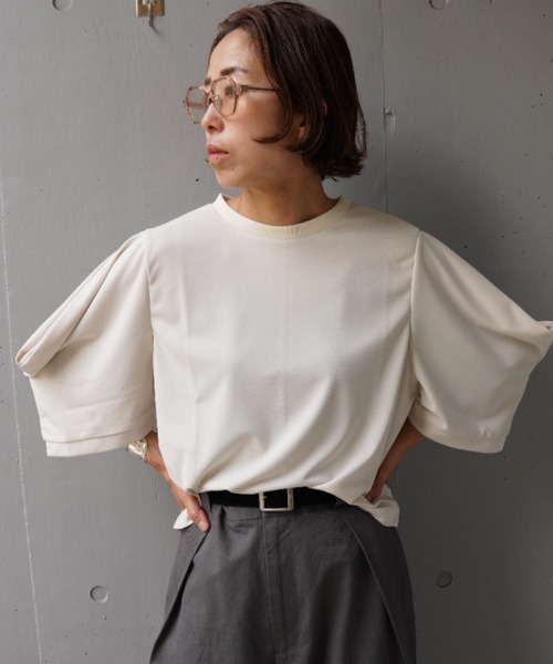 DROIT BELLO(ドロイトベロ)の「DROIT BELLO(ドロイトベロ) 袖タックドレープトップス(Tシャツ/カットソー・レディース・ブラック/アイボリー・F)」の6枚目の写真