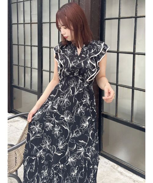 dazzlin(ダズリン)の「パイピングフラワープリーツワンピース(ワンピース・レディース・ブラック/アイボリー/ブルー/ピンク・SMALL/MEDIUM)」の16枚目の写真