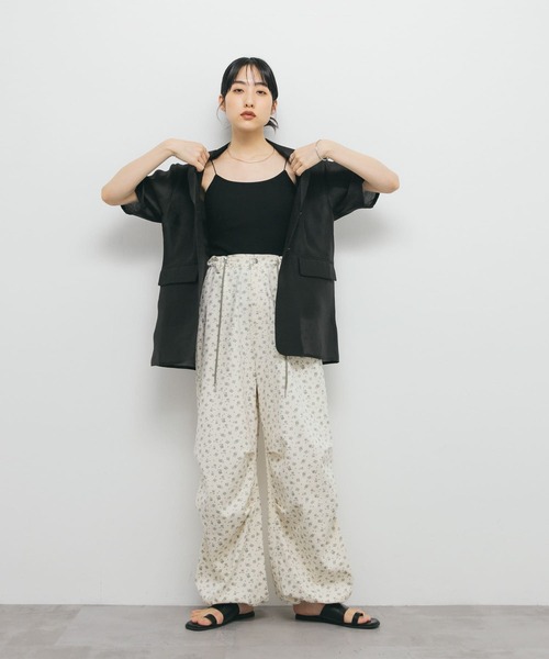 KBF(ケイビーエフ)の「フラワープリントドロストパンツ(その他パンツ・レディース・アイボリー/ベージュ/ブラック・ONE)」の20枚目の写真